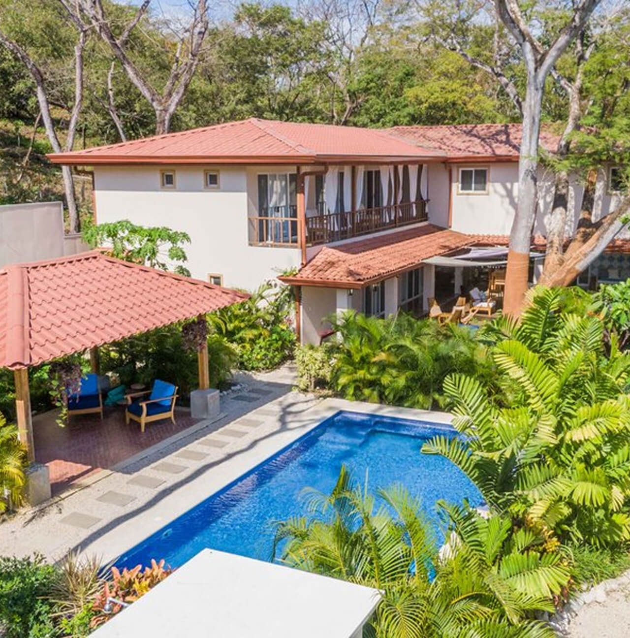 The outside of Casa Dos Mares