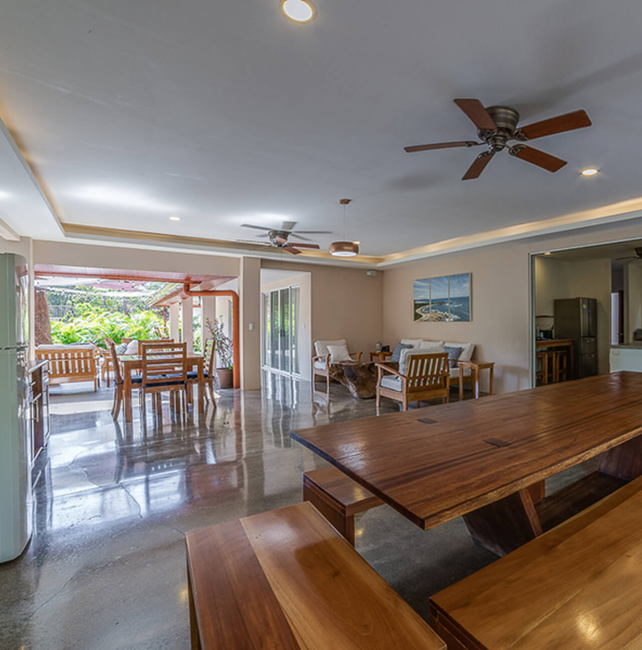 Casa Dos Mares dining room